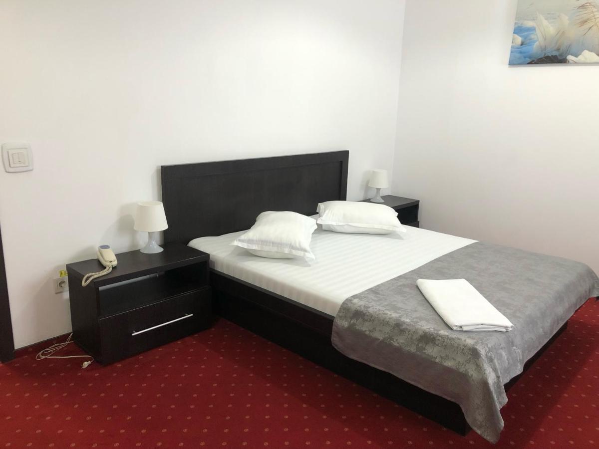 Hotel Corona Drobeta Turnu Severin Exterior photo