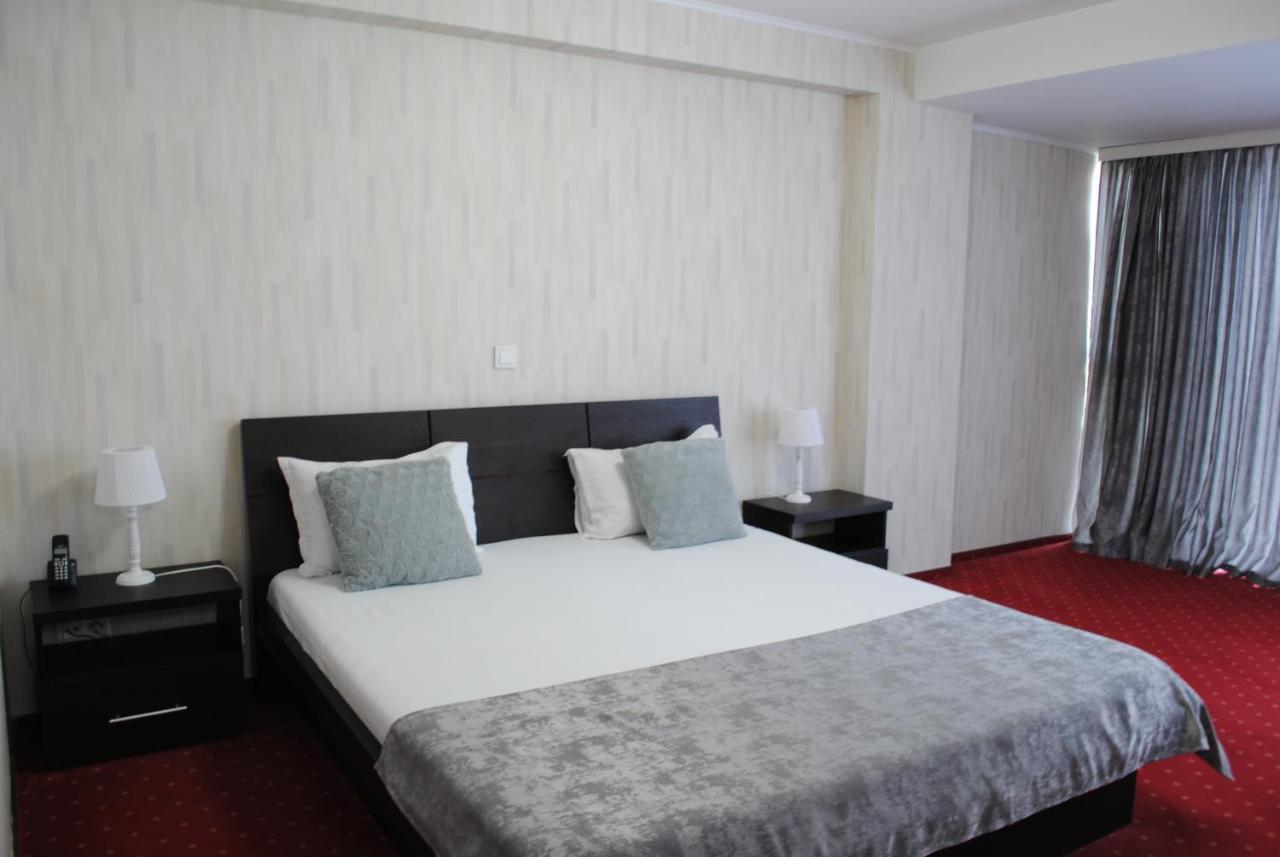 Hotel Corona Drobeta Turnu Severin Exterior photo