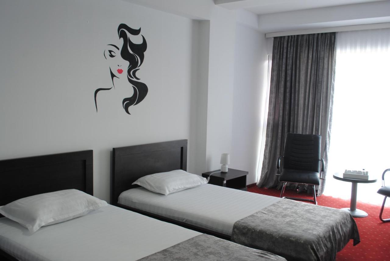 Hotel Corona Drobeta Turnu Severin Exterior photo