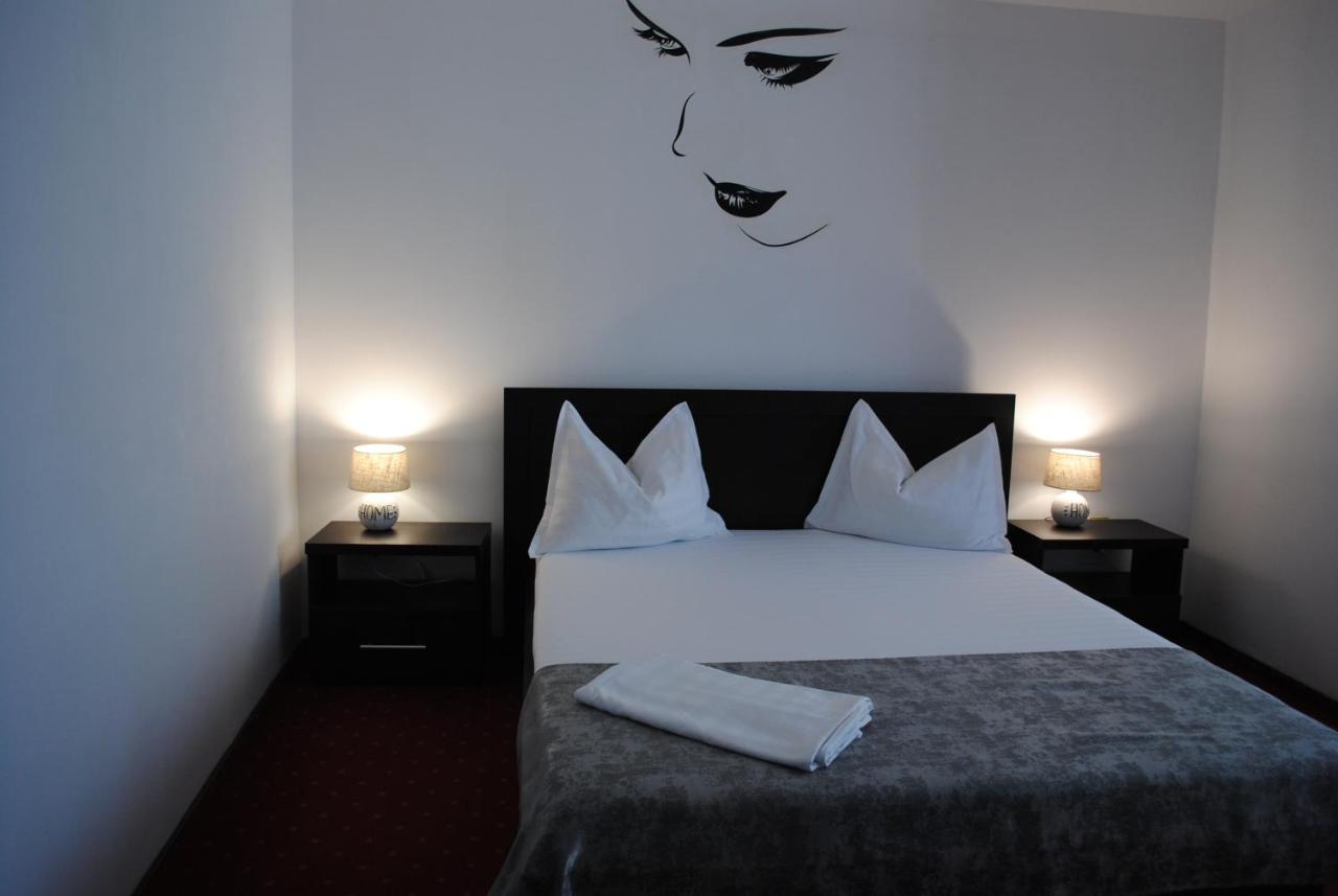 Hotel Corona Drobeta Turnu Severin Exterior photo