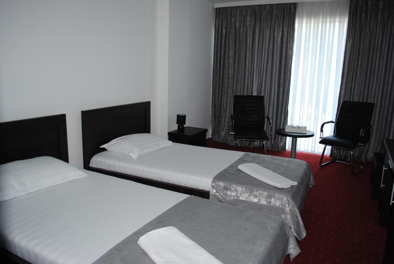 Hotel Corona Drobeta Turnu Severin Exterior photo