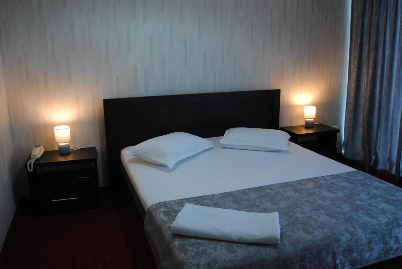 Hotel Corona Drobeta Turnu Severin Exterior photo