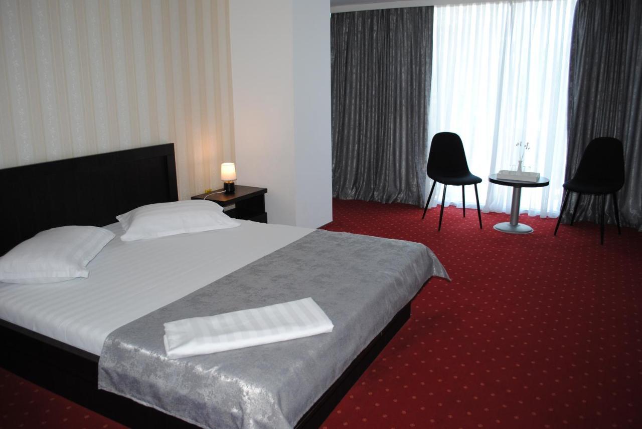 Hotel Corona Drobeta Turnu Severin Exterior photo