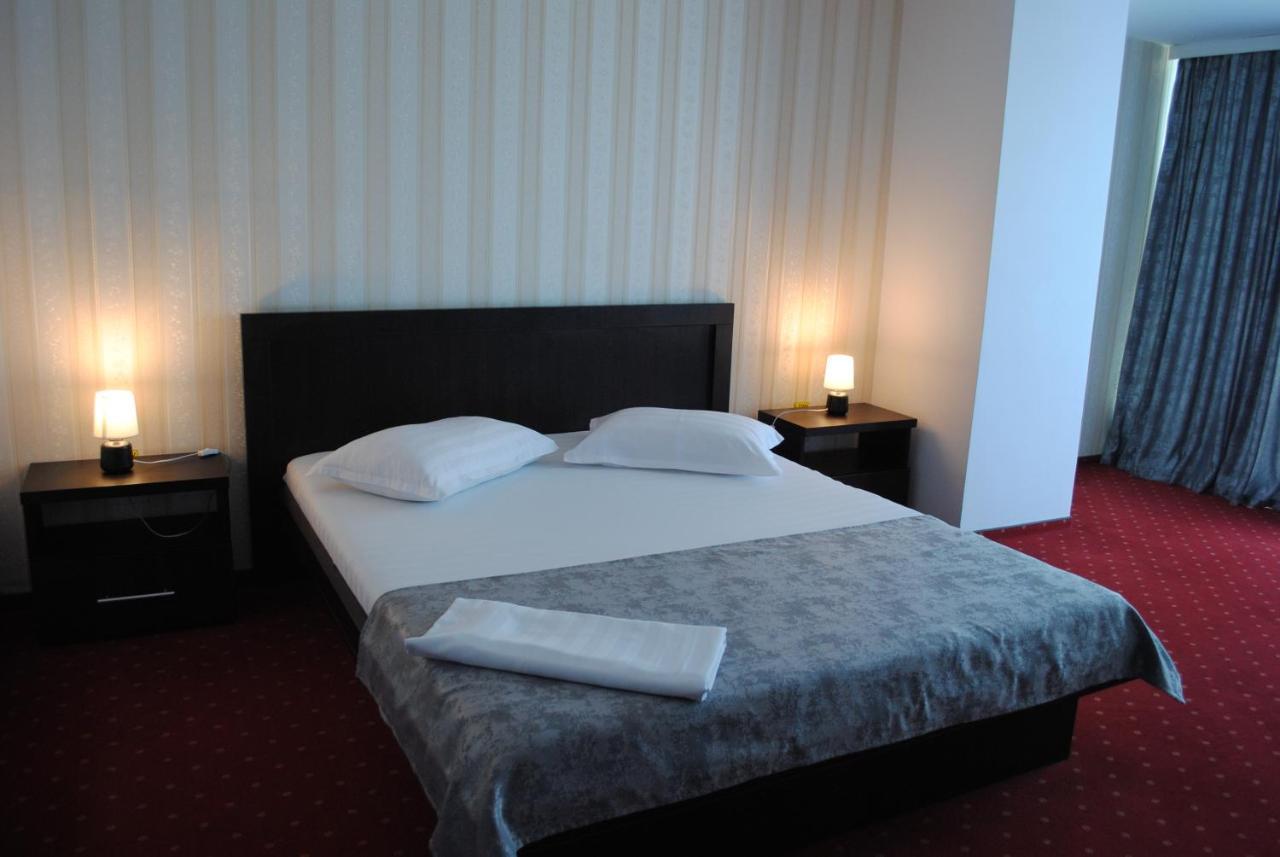 Hotel Corona Drobeta Turnu Severin Exterior photo