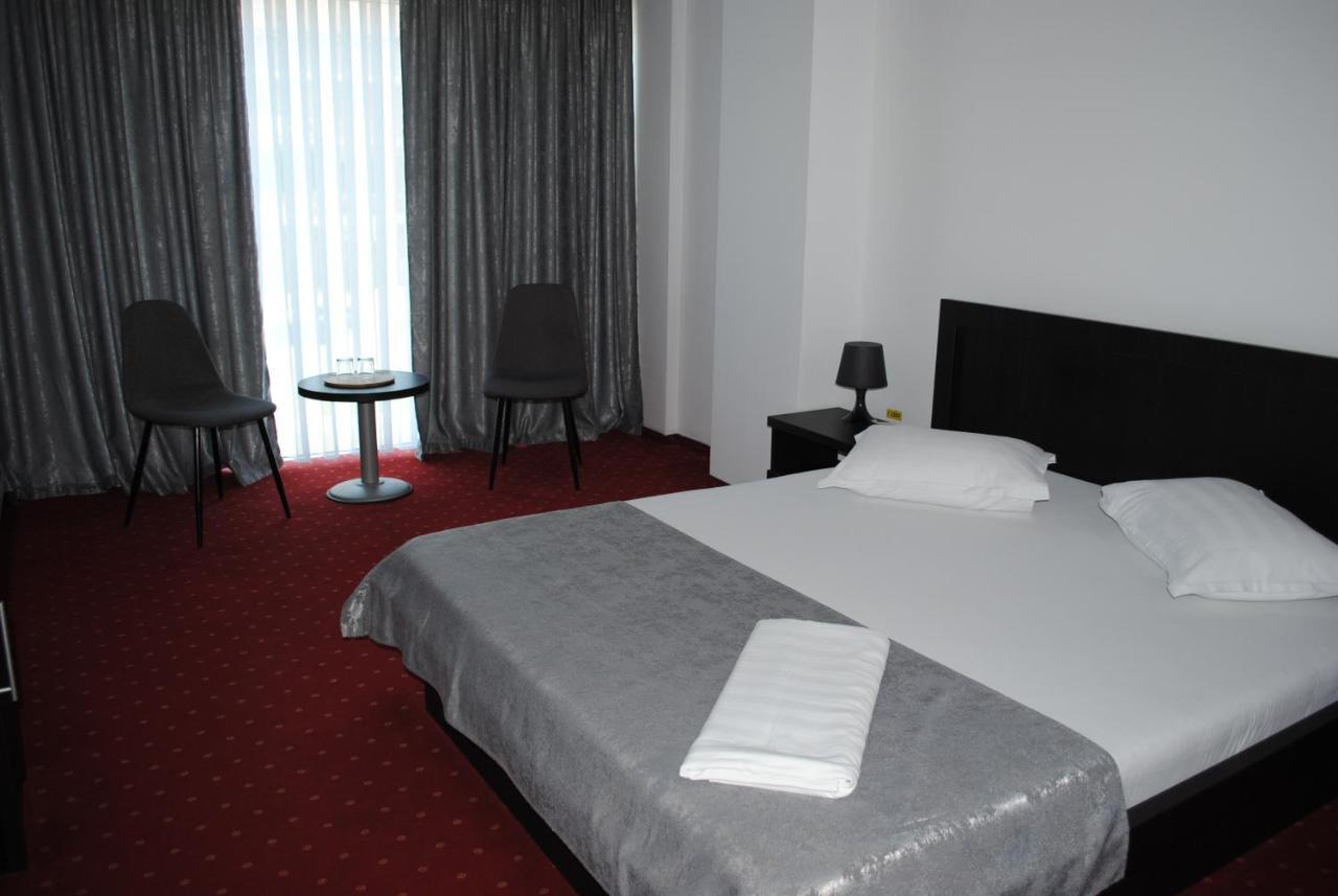 Hotel Corona Drobeta Turnu Severin Exterior photo