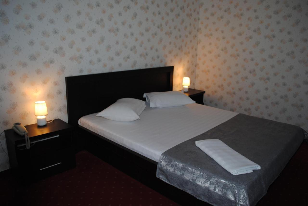 Hotel Corona Drobeta Turnu Severin Exterior photo