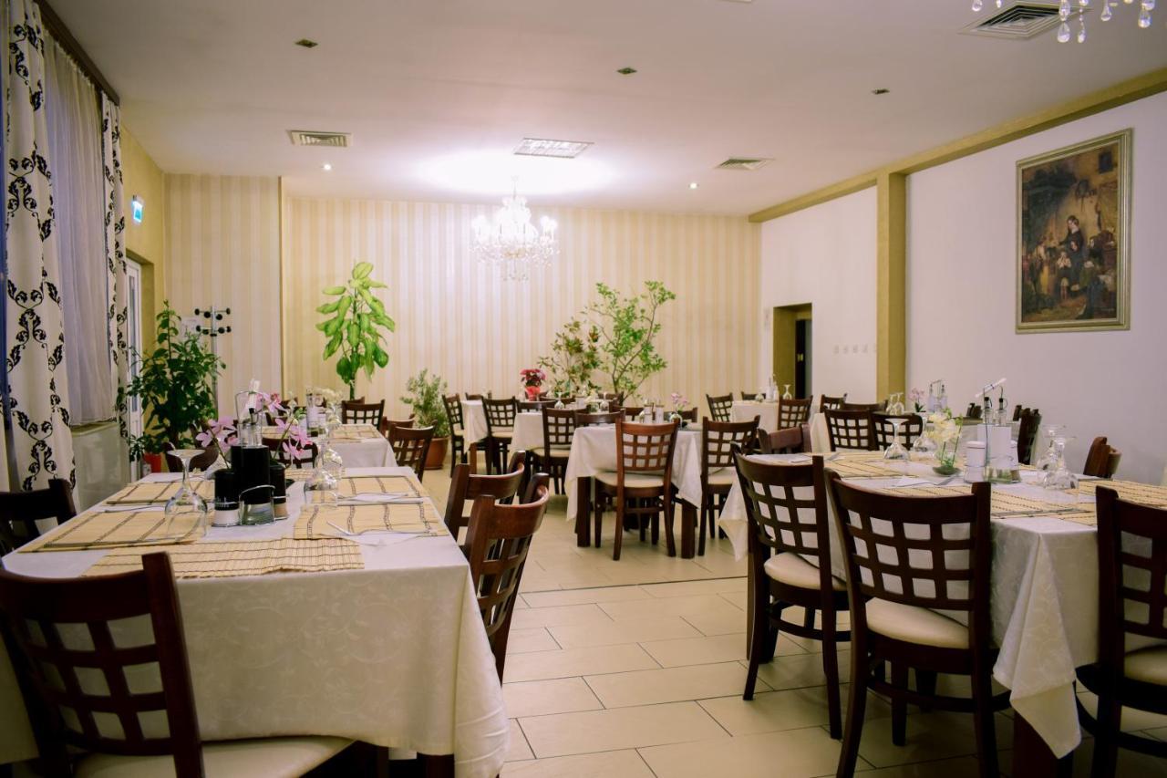 Hotel Corona Drobeta Turnu Severin Exterior photo